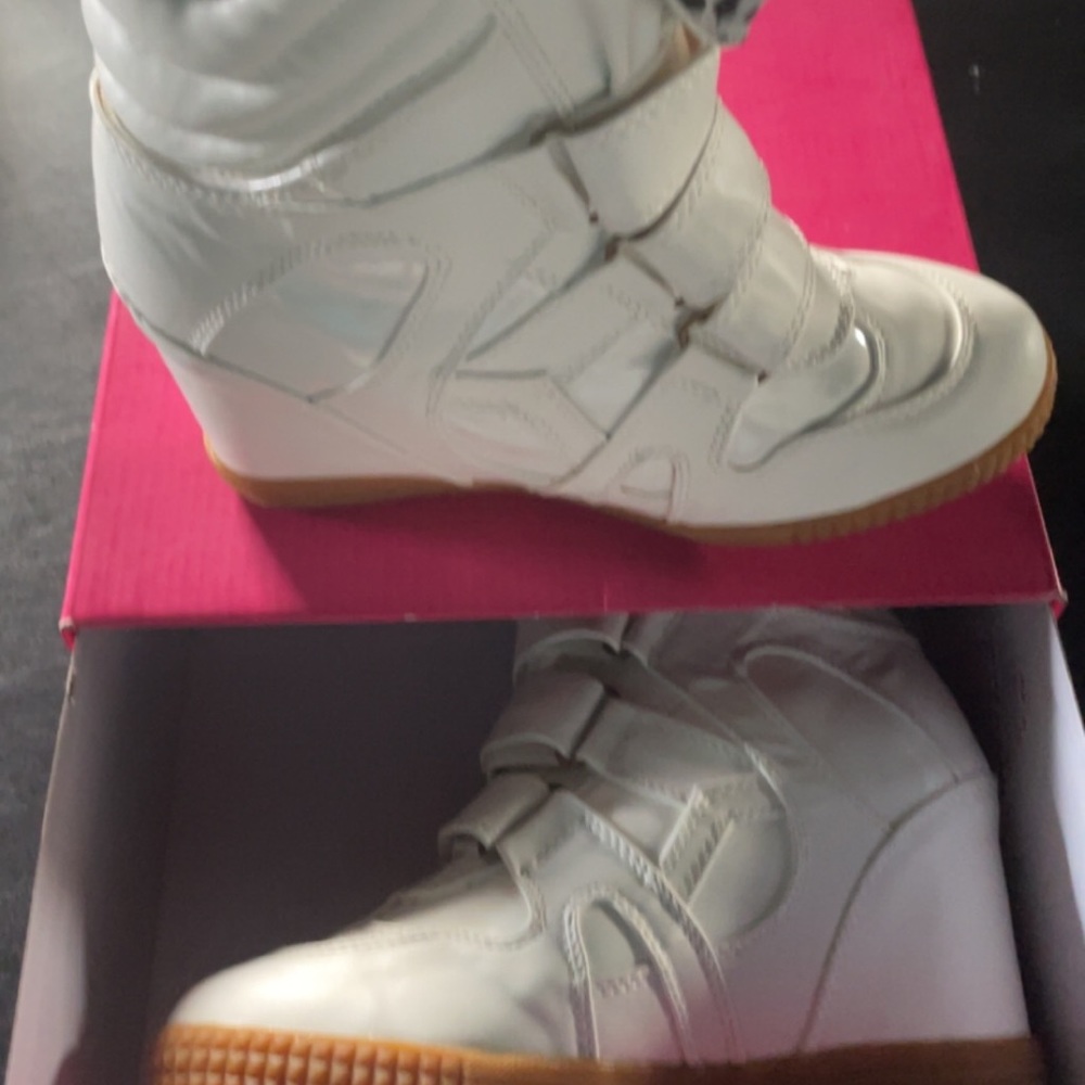 Wedge heel sneakers from shoe dazzle never worn